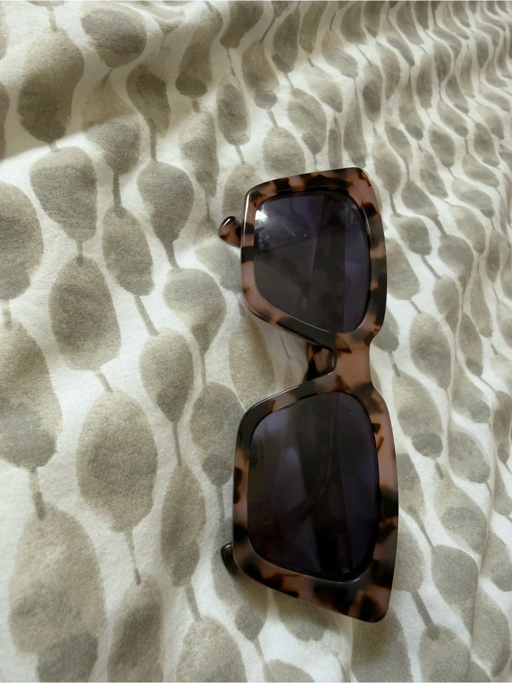 Oversized Tortoiseshell Cat-Eye Sunglasses - Brown